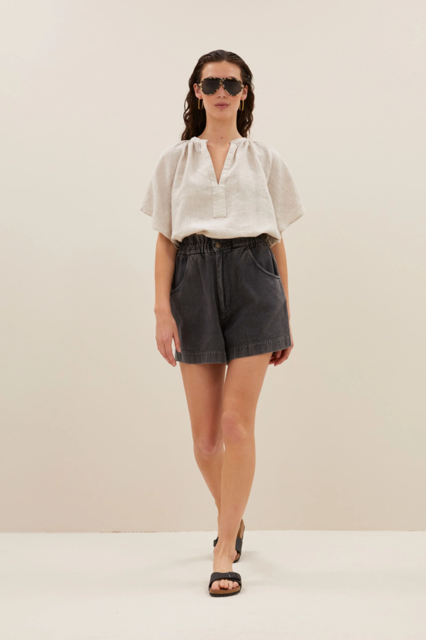 By bar Shorts
