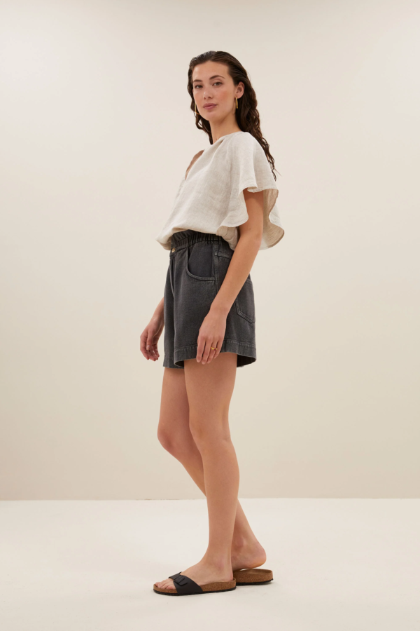 By bar Shorts