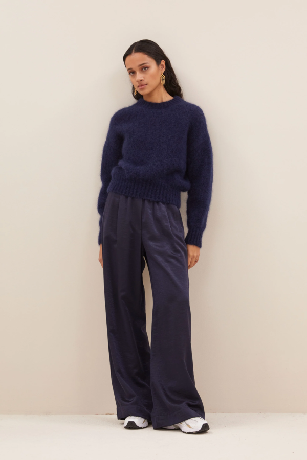 By bar Amsterdam, Hose